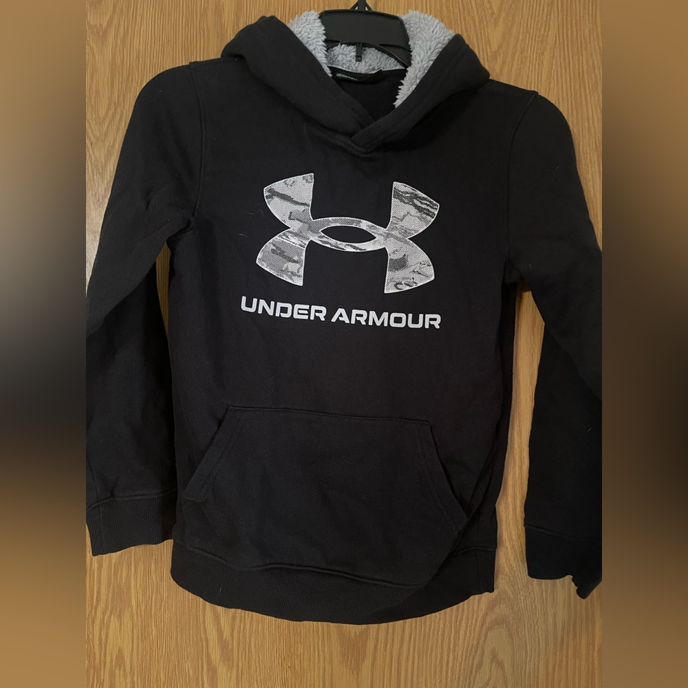 Under Armour boys lined hoodie size medium